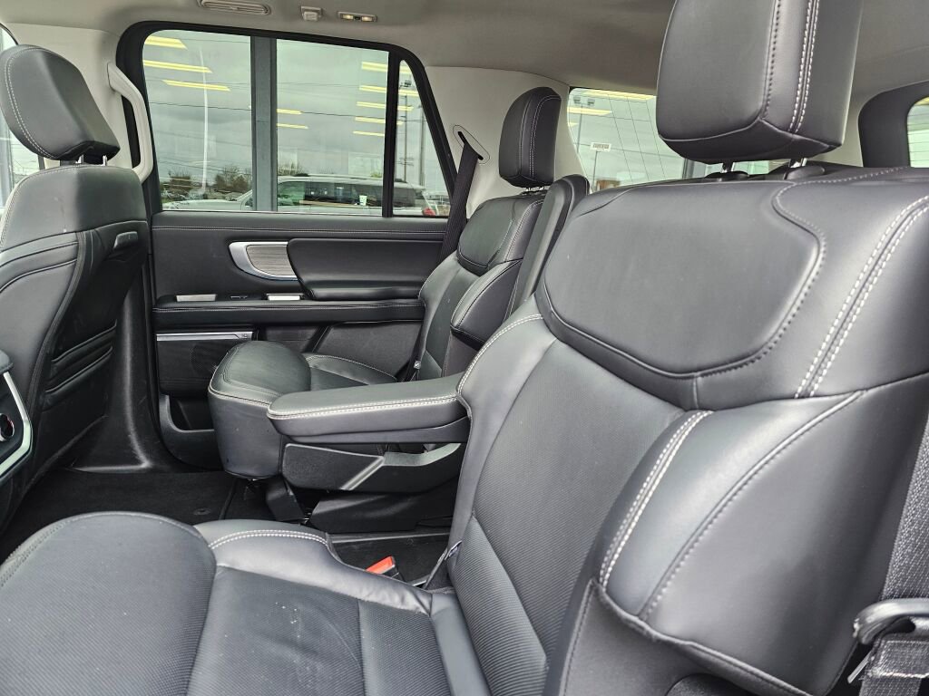 Certified 2025 Ford Expedition Platinum AWD/4WD image 14