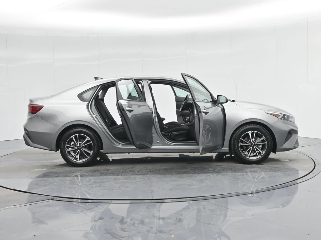 Used 2022 Kia Forte LXS FWD image 34