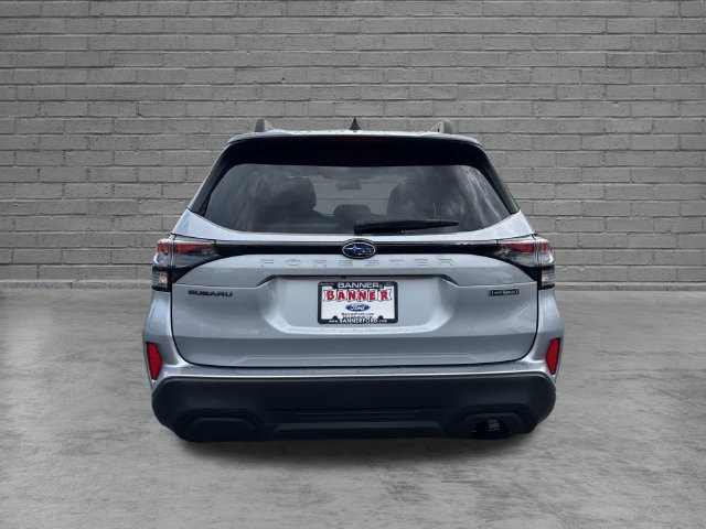 Used 2025 Subaru Forester Premium AWD/4WD image 6