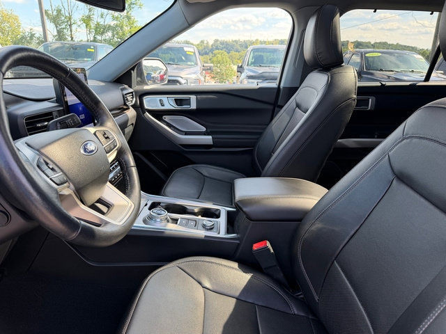 Certified 2023 Ford Explorer Limited w/ Hybrid Equipment Group 310A AWD/4WD image 18