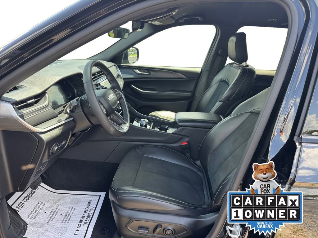 Used 2025 Jeep Grand Cherokee Altitude AWD/4WD image 11