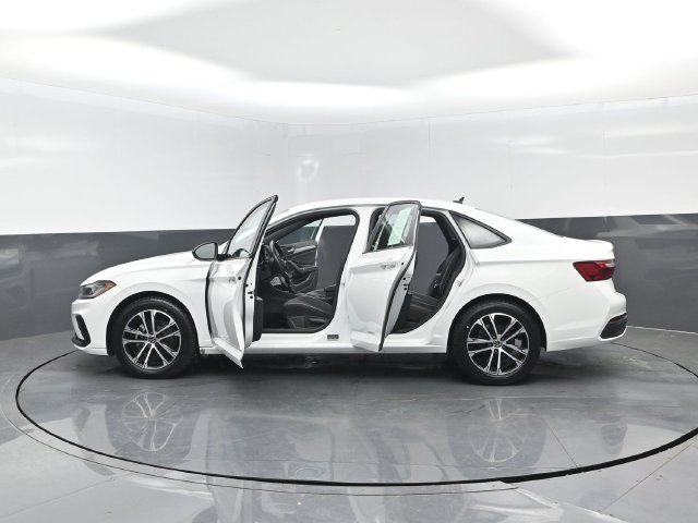 Used 2025 Volkswagen Jetta Sport FWD image 27
