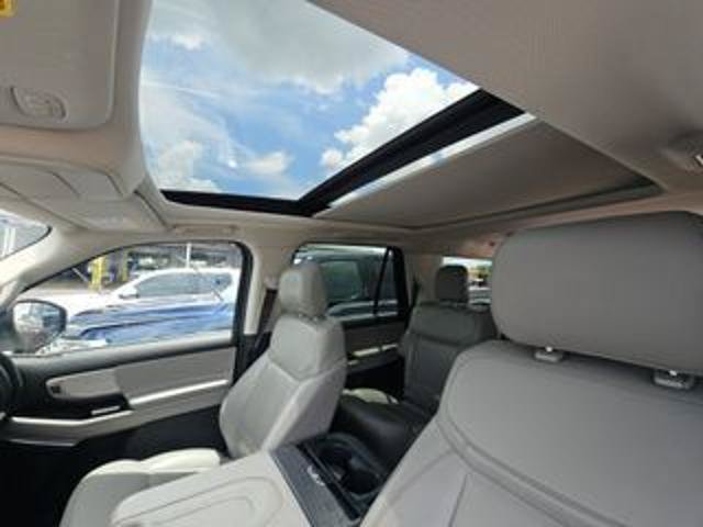 Certified 2025 Ford Expedition Active AWD/4WD image 14