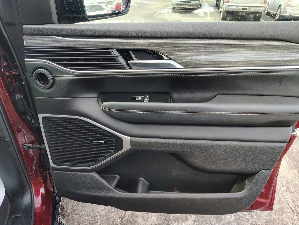 Used 2022 Jeep Wagoneer Series III w/ Flexible Seating Group image 32