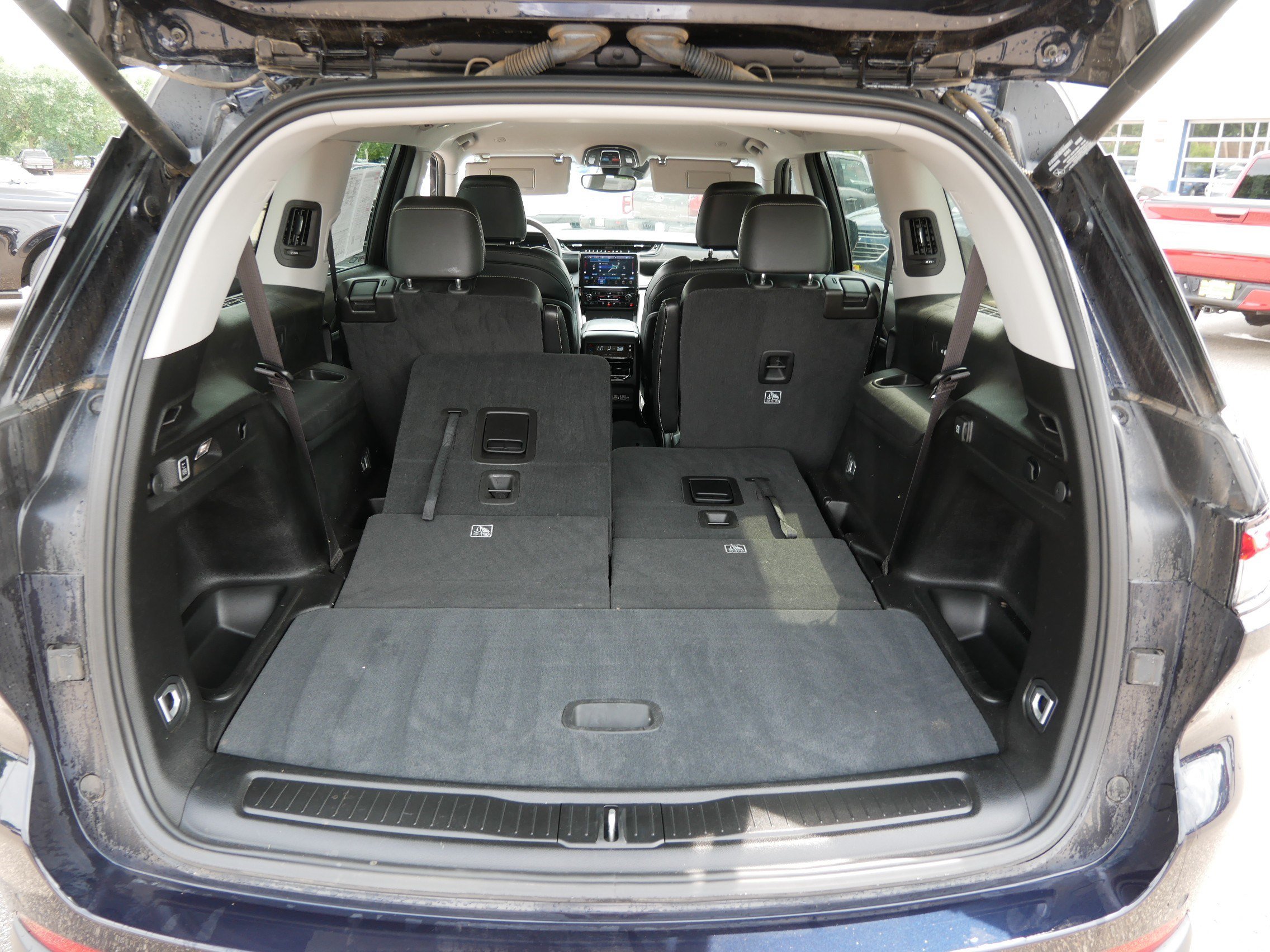 Used 2023 Jeep Grand Cherokee L Limited AWD/4WD image 18