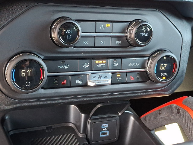 Certified 2025 Ford Bronco Heritage Edition AWD/4WD image 16