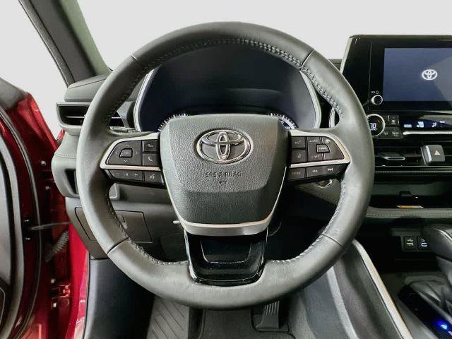 Used 2023 Toyota Highlander XSE FWD image 16