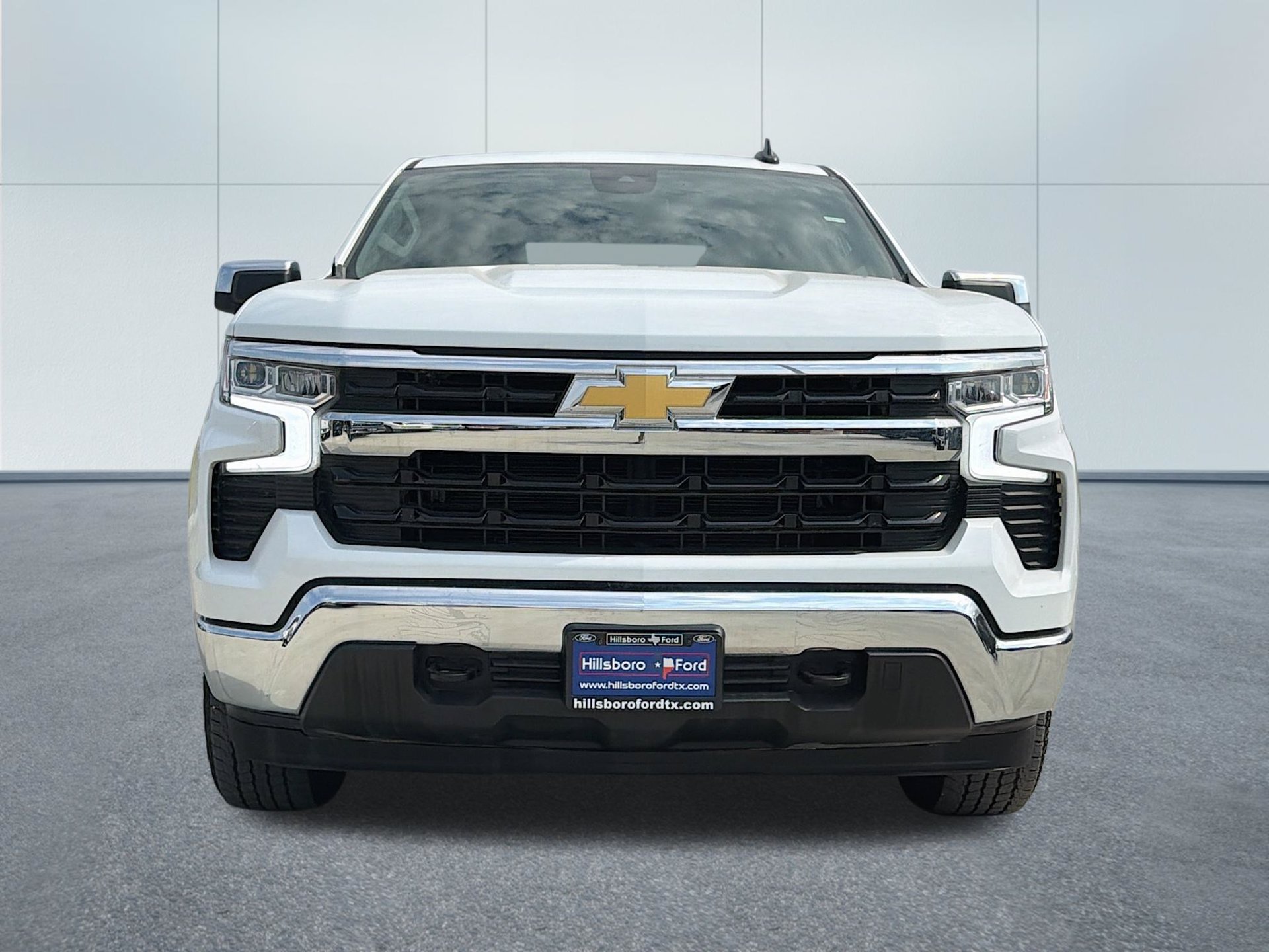 Used 2025 Chevrolet Silverado 1500 LT AWD/4WD image 2