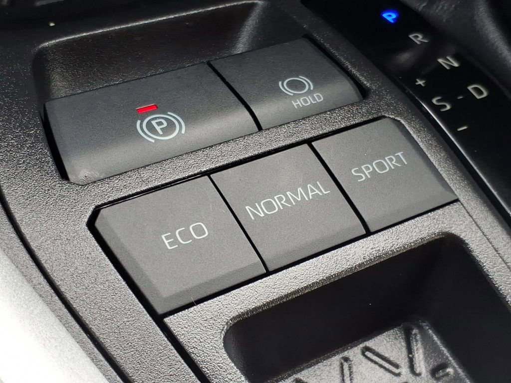Used 2024 Toyota RAV4 XLE Premium FWD image 20