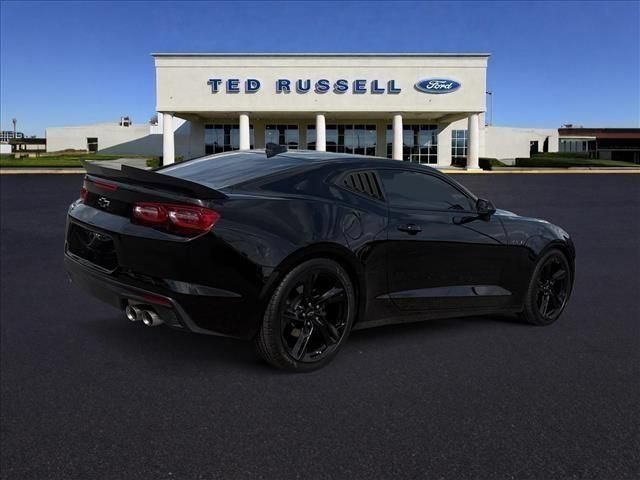Used 2022 Chevrolet Camaro LT RWD image 5