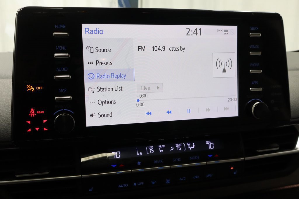 Used 2022 Toyota Sienna XLE w/ XLE Plus Package image 9