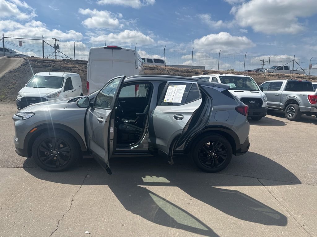 Used 2024 Buick Encore GX Sport Touring FWD image 4