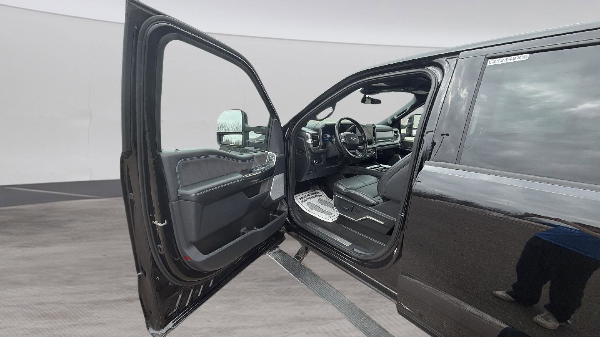 Certified 2025 Ford F250 Platinum image 22