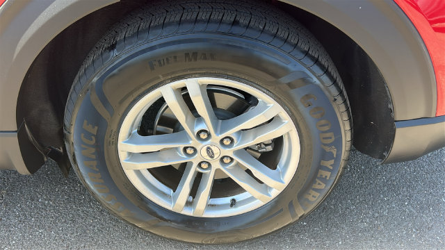 Certified 2023 Ford Explorer XLT RWD image 6