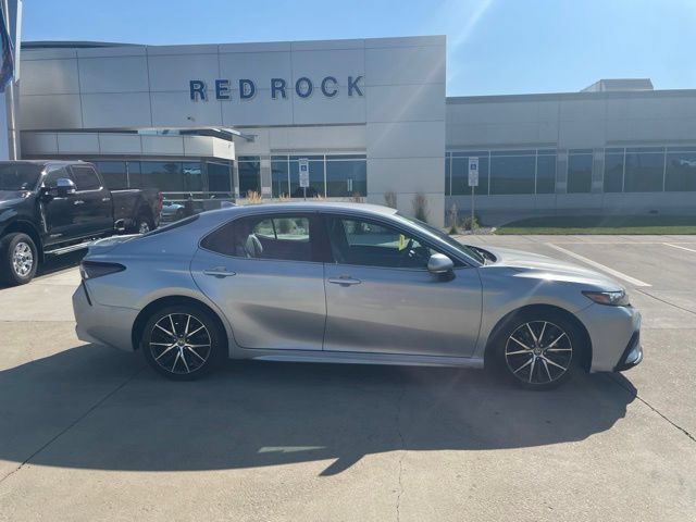 Used 2023 Toyota Camry SE FWD image 3