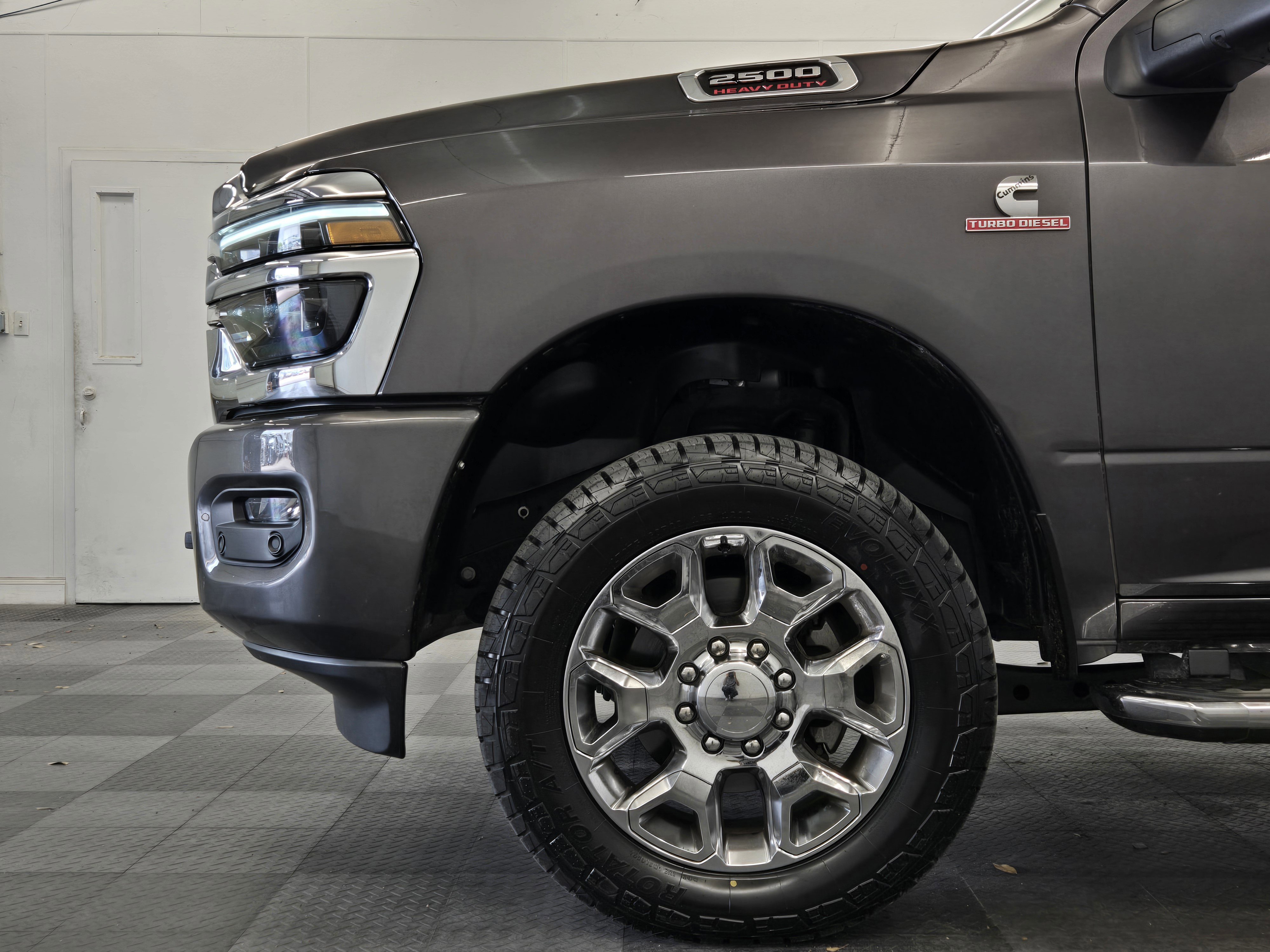 Used 2025 RAM 2500 Laramie AWD/4WD image 9