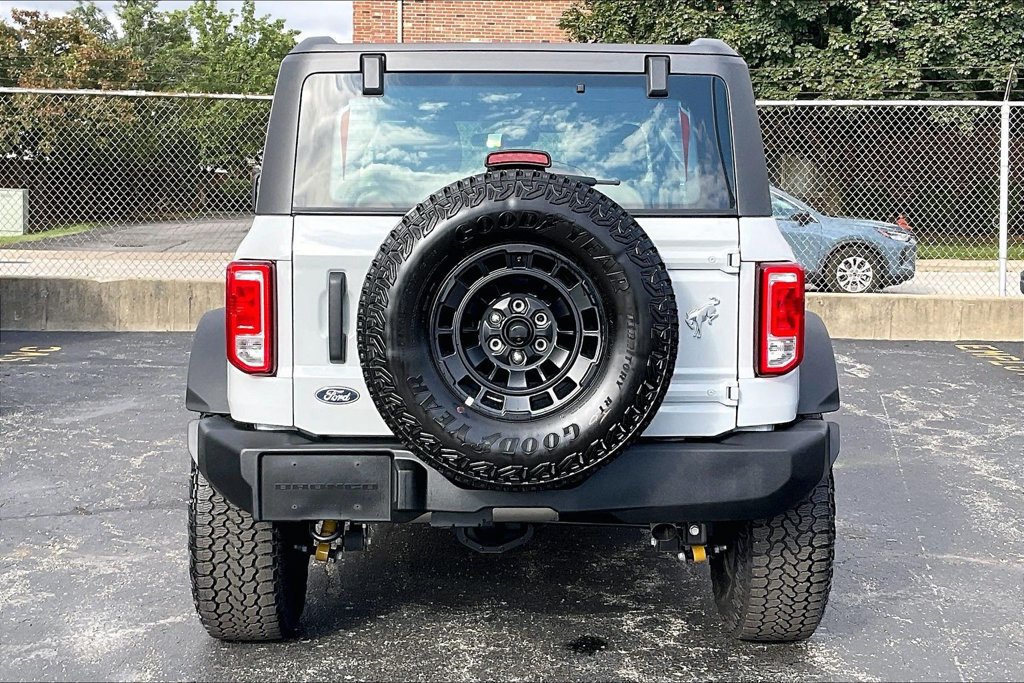 Certified 2026 Ford Bronco 2-Door w/ Sasquatch Package AWD/4WD image 3