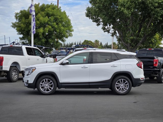 Used 2024 GMC Terrain SLT AWD/4WD image 7