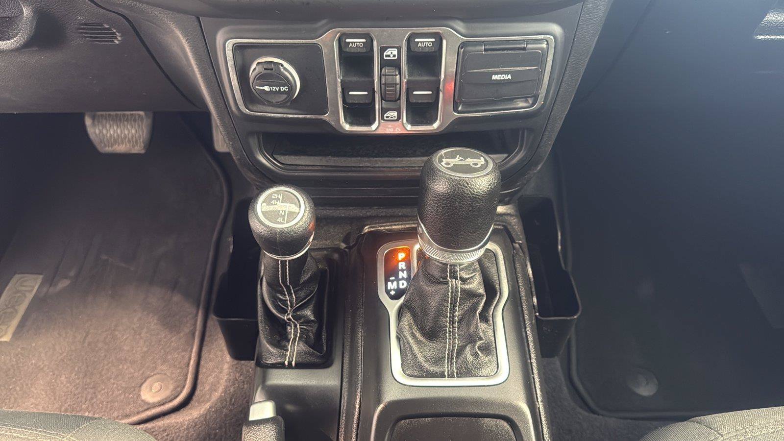 Used 2018 Jeep Wrangler Unlimited Sahara AWD/4WD image 24