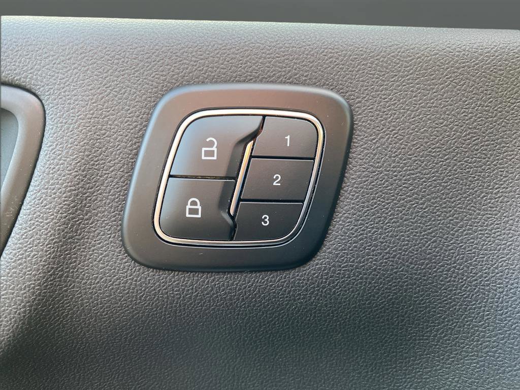 Certified 2025 Ford Escape Platinum image 17