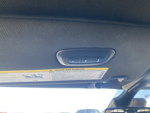 Used 2025 Chrysler Pacifica Limited image 30