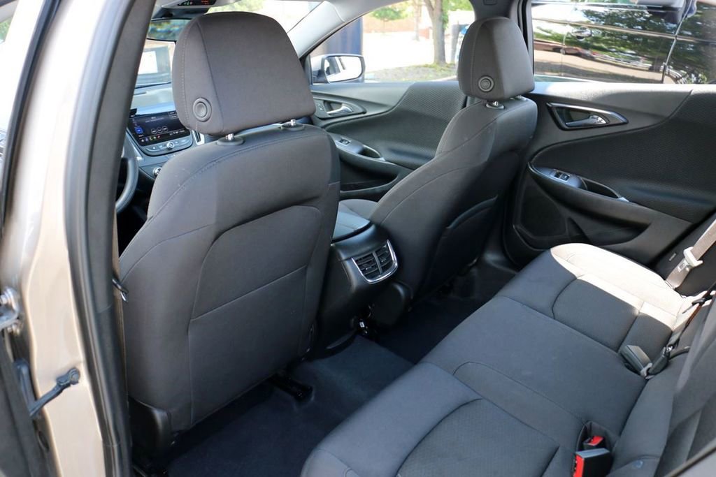 Used 2025 Chevrolet Malibu LT FWD image 21