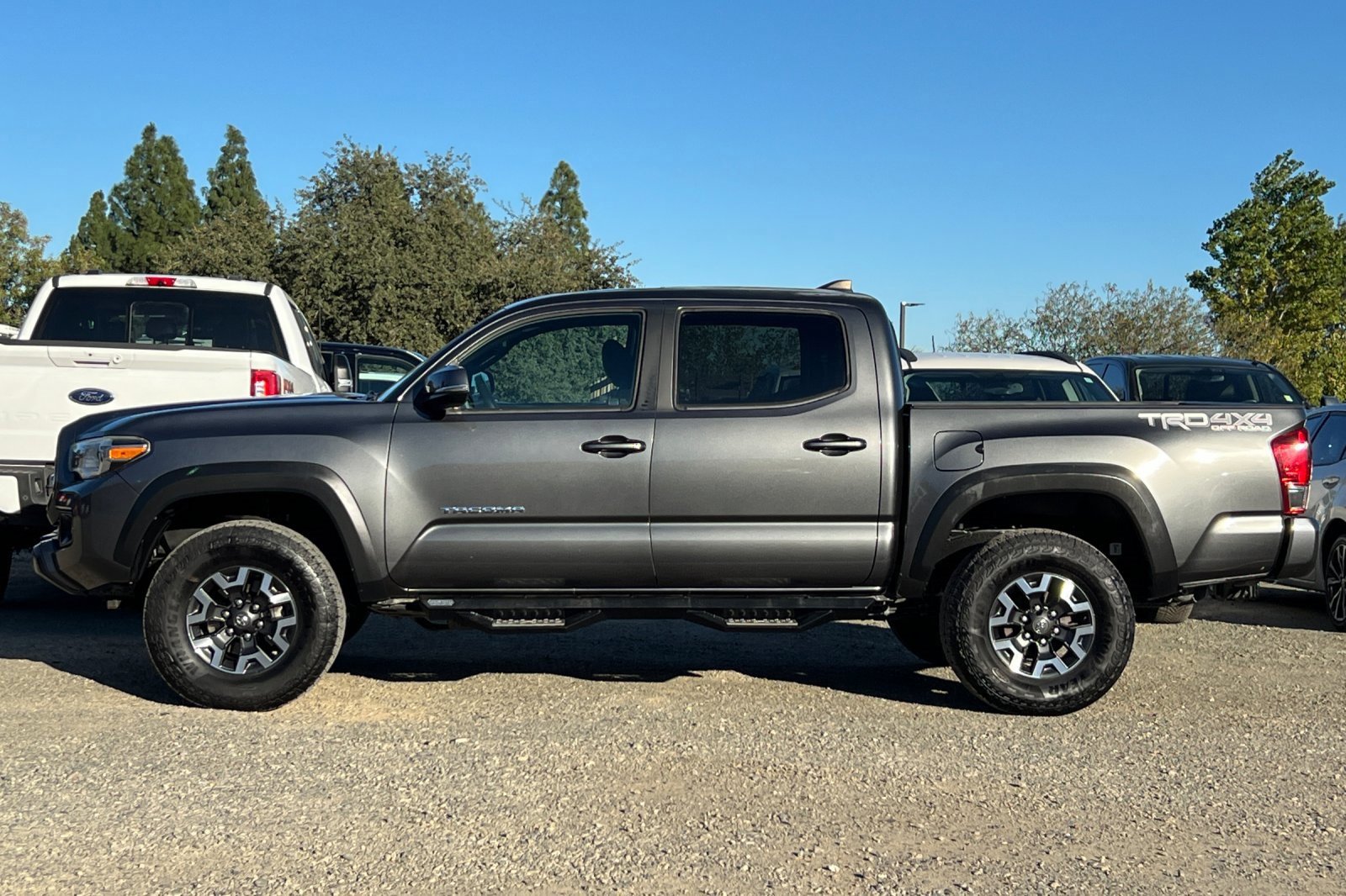 Used 2016 Toyota Tacoma TRD Off-Road image 2