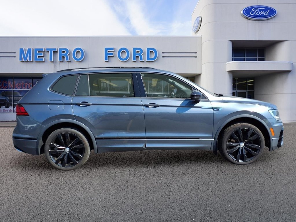 Used 2020 Volkswagen Tiguan SE R-Line FWD image 2
