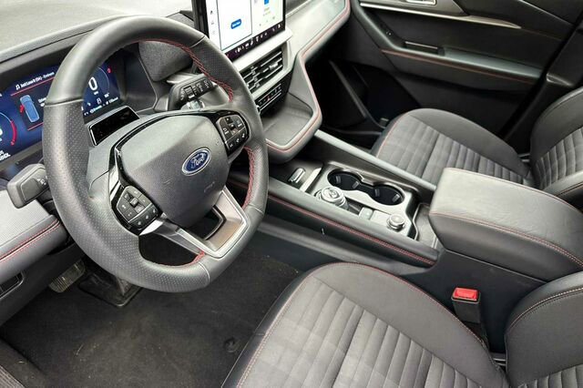 Certified 2025 Ford Explorer ST-Line w/ ST-Line Street Pack image 4