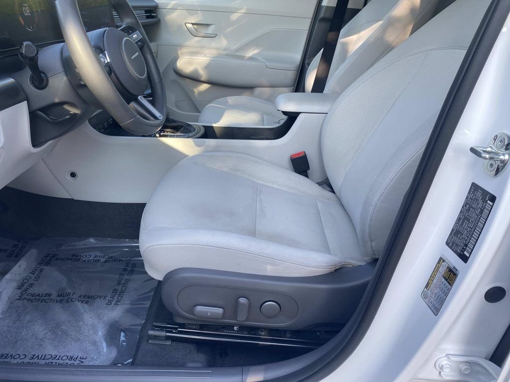 Used 2025 Hyundai Kona SEL FWD image 17