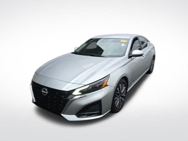Used 2023 Nissan Altima 2.5 SV image 2