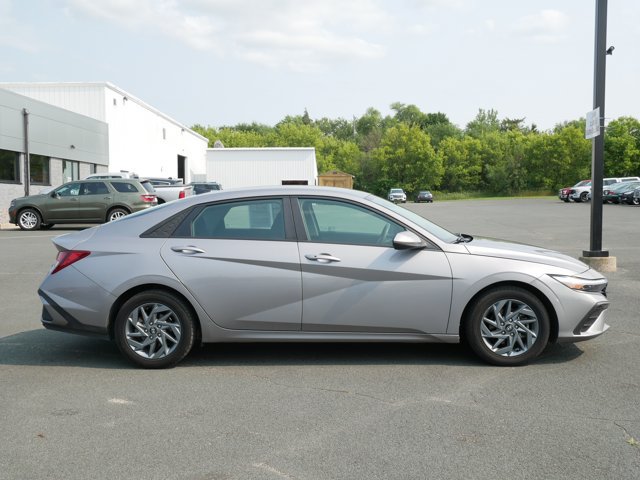 Used 2024 Hyundai Elantra SEL FWD image 1