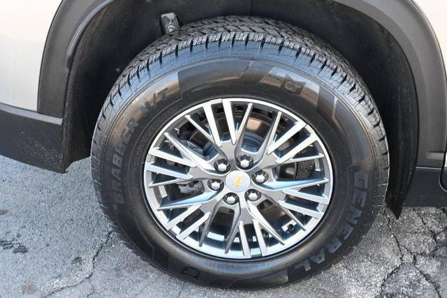 Used 2024 Chevrolet Traverse LS AWD/4WD image 16