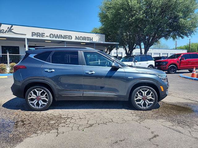 Used 2023 Kia Seltos SX w/ SX Sunroof Package image 2