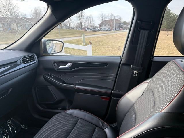 Certified 2024 Ford Escape ST-Line w/ Tech Pack #1 AWD/4WD image 17