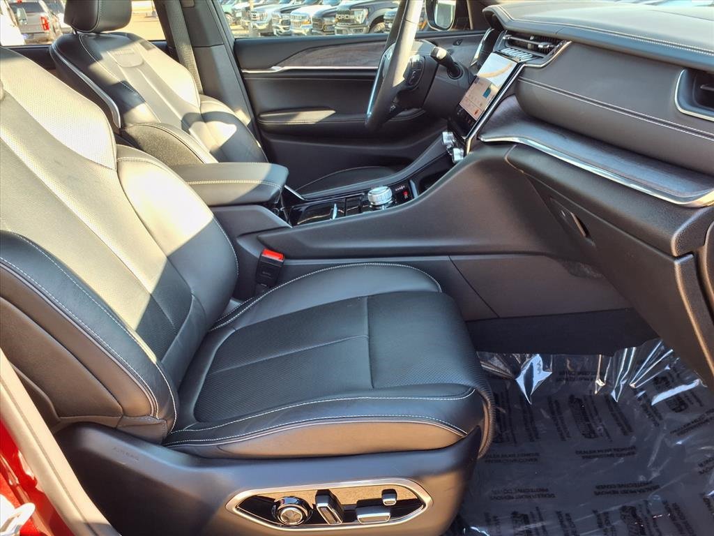 Used 2023 Jeep Grand Cherokee Overland w/ Luxury Tech Group IV image 23