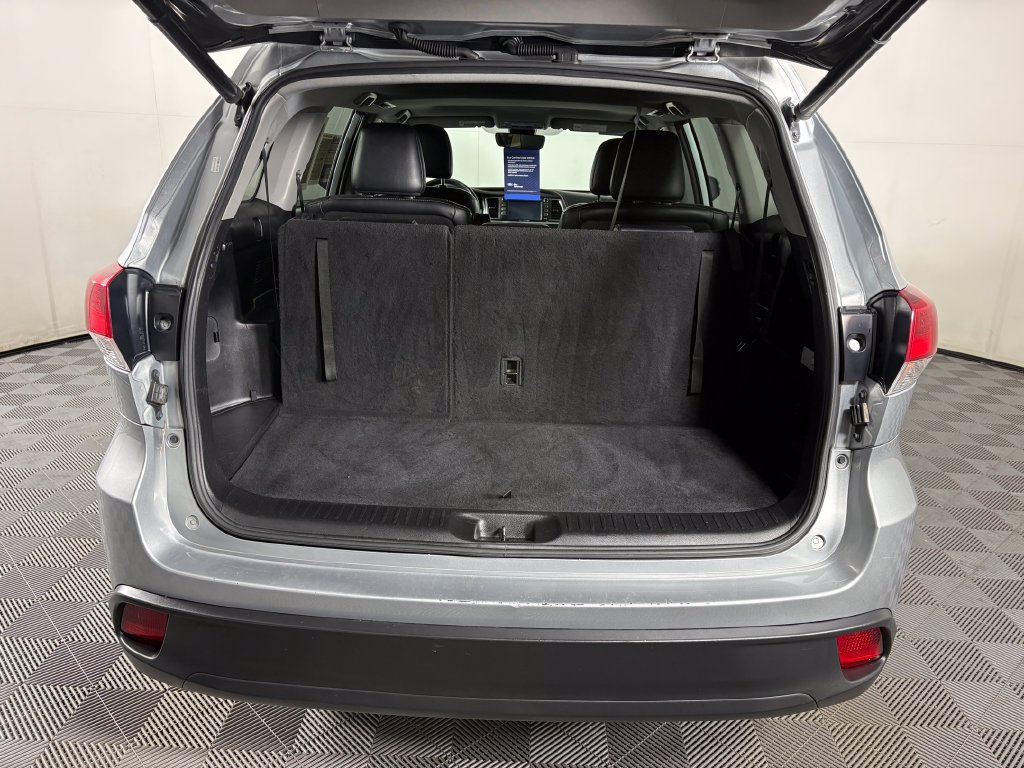 Used 2019 Toyota Highlander XLE FWD image 32