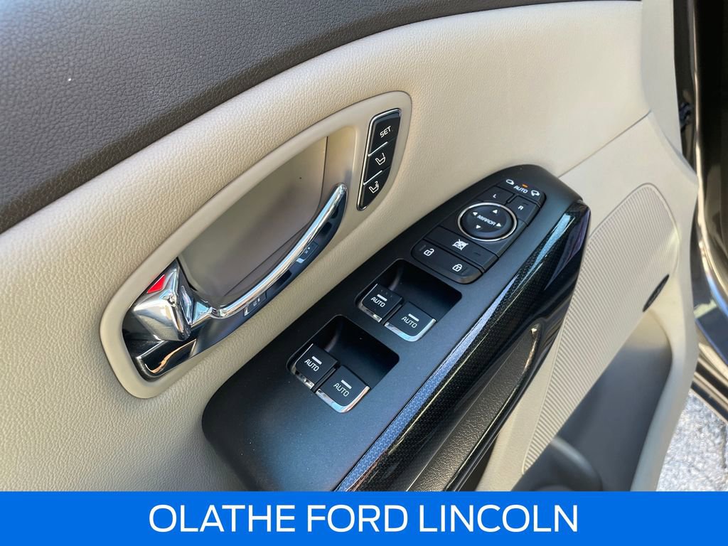 Used 2018 Kia Sedona SX image 21