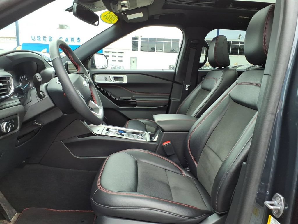 Certified 2024 Ford Explorer ST-Line w/ Class IV Trailer Tow Package AWD/4WD image 16