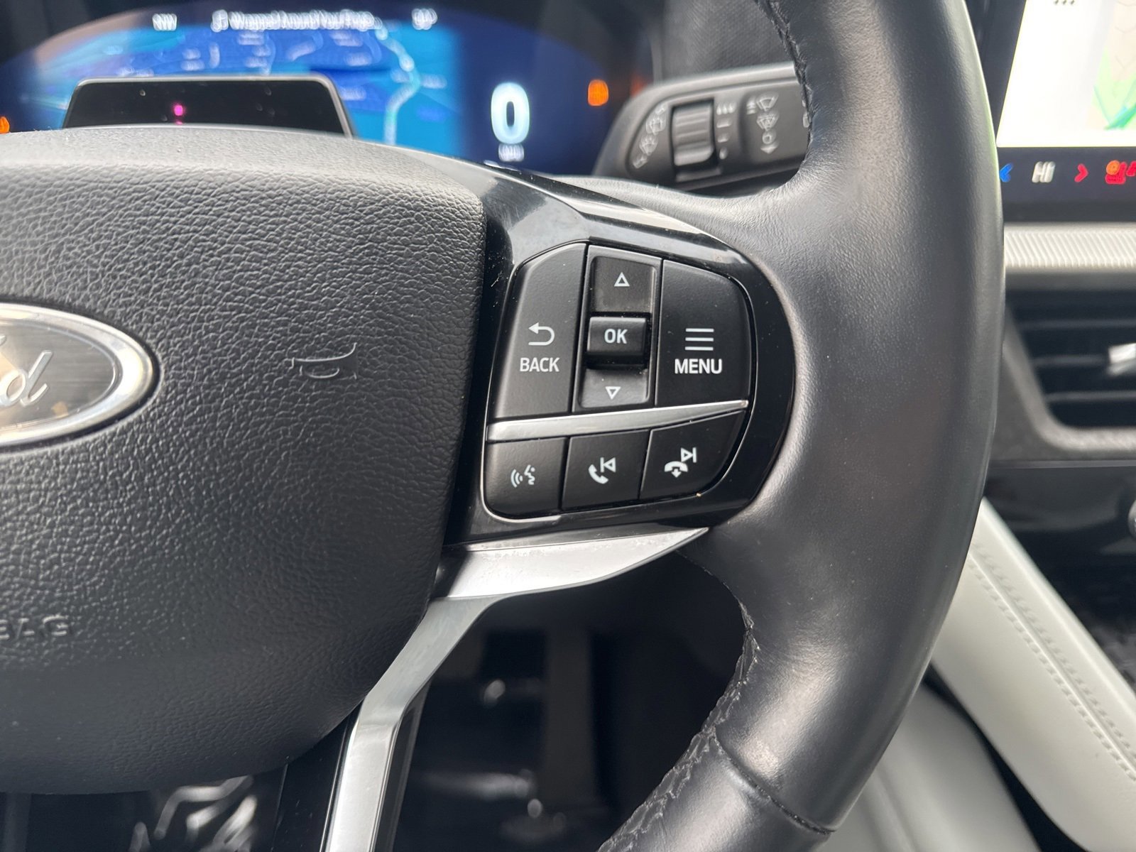 Certified 2025 Ford Explorer Platinum w/ LUX Leather Package image 22