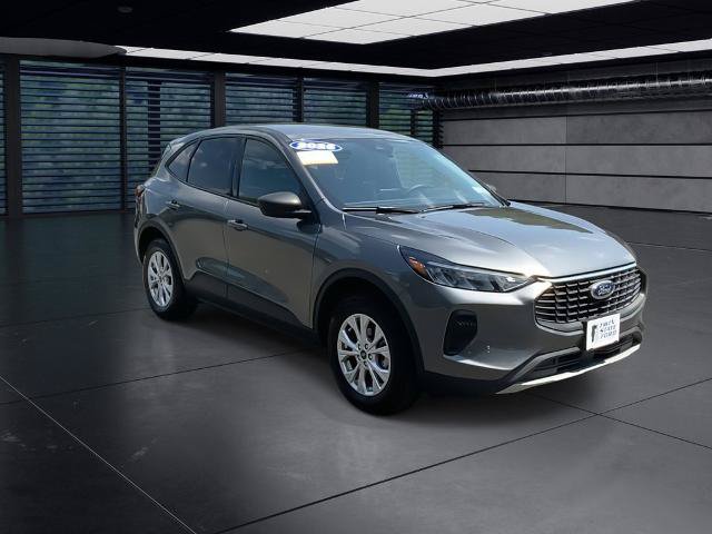Certified 2025 Ford Escape Active AWD/4WD image 3