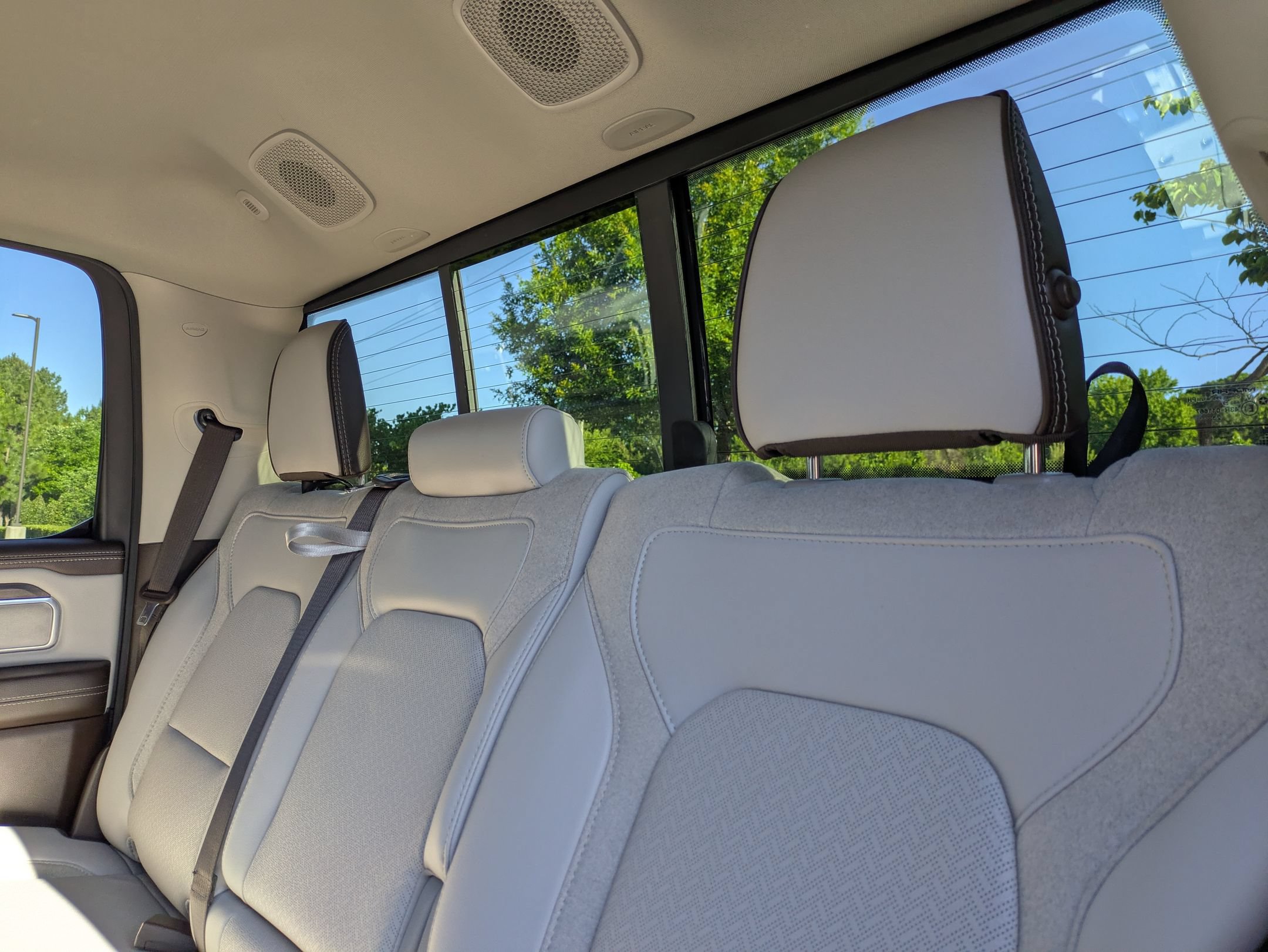 Used 2025 RAM 1500 Laramie AWD/4WD image 29