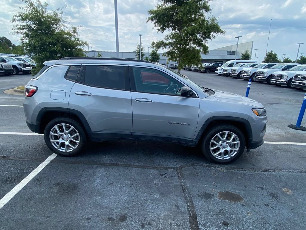 Used 2024 Jeep Compass Latitude AWD/4WD image 8