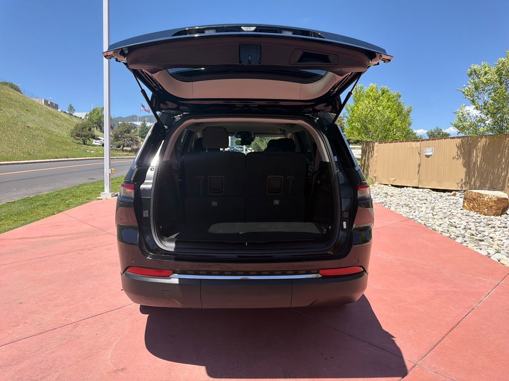 Used 2023 Jeep Grand Cherokee L Laredo AWD/4WD image 29
