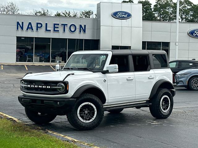 Certified 2023 Ford Bronco Outer Banks w/ Sasquatch Package AWD/4WD image 2