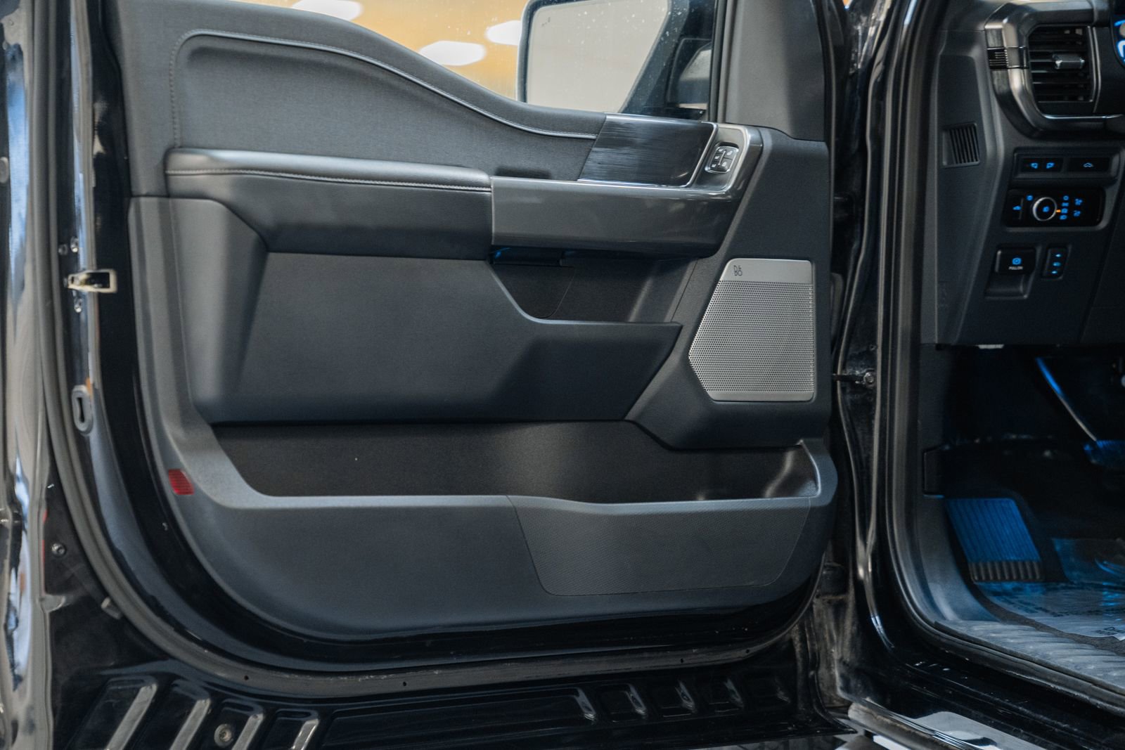 Certified 2023 Ford F150 Lariat w/ Equipment Group 502A High image 46