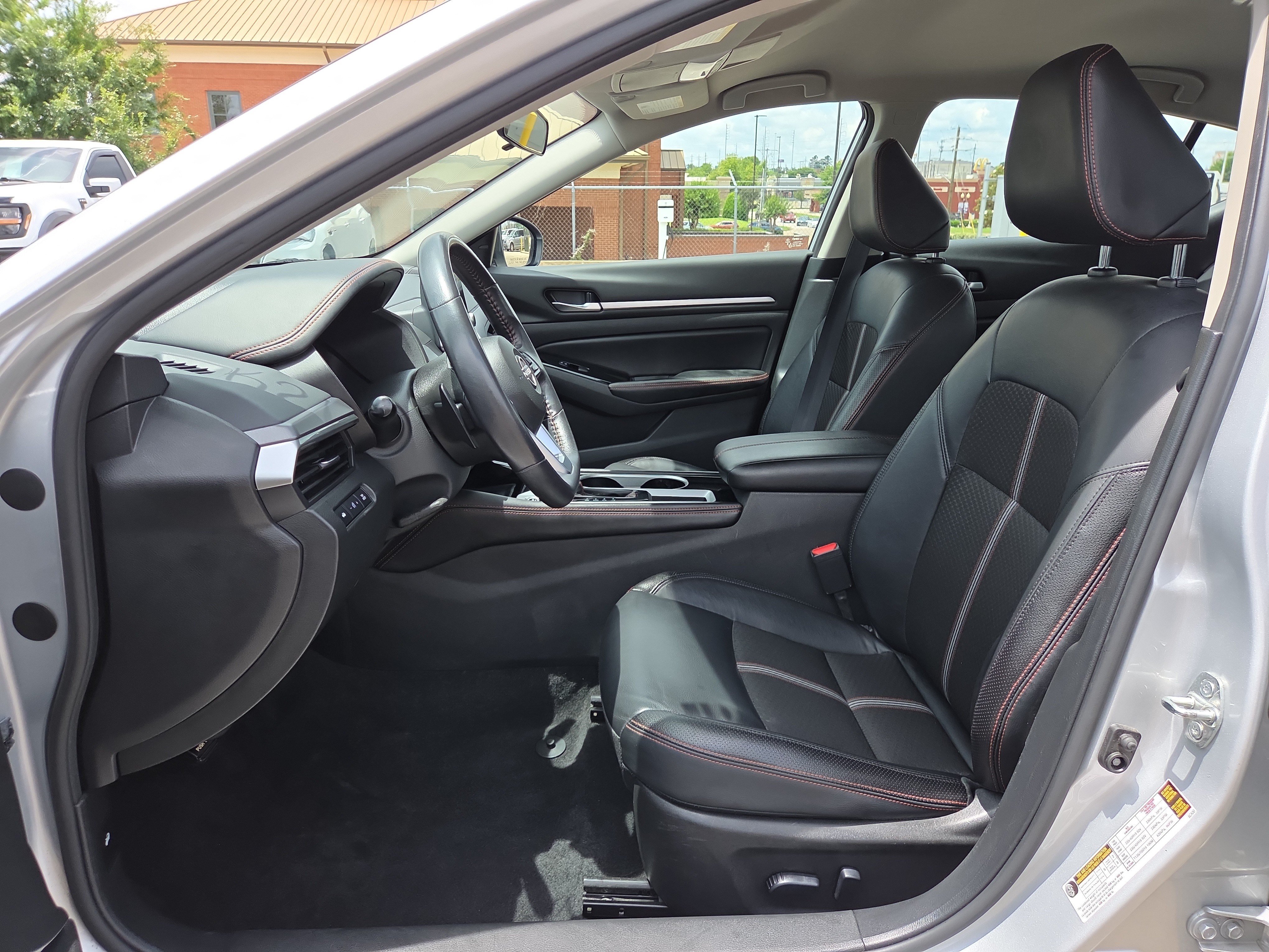 Used 2024 Nissan Altima 2.5 SR FWD image 10