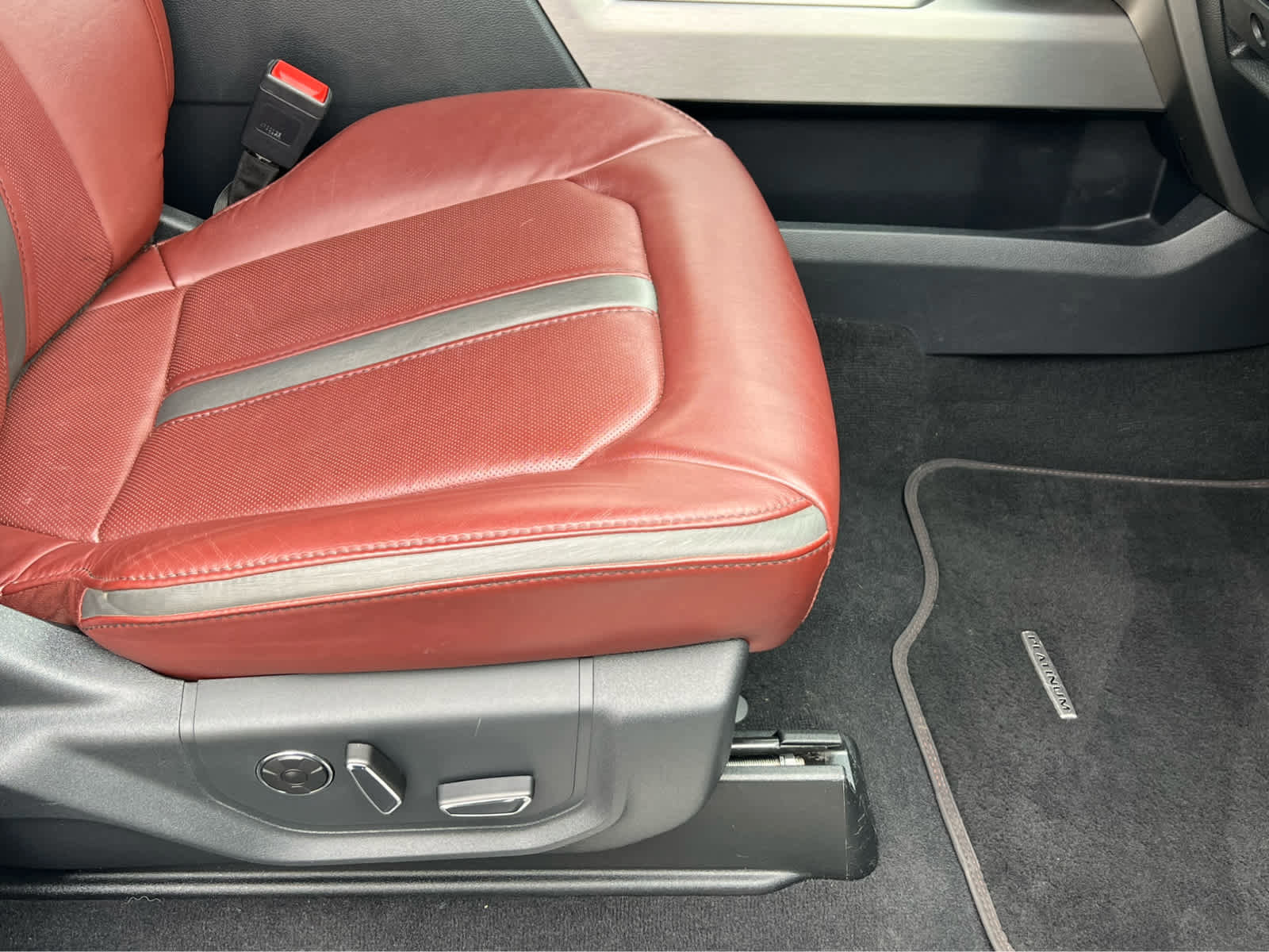 Certified 2022 Ford F450 Platinum w/ FX4 Off-Road Package image 19