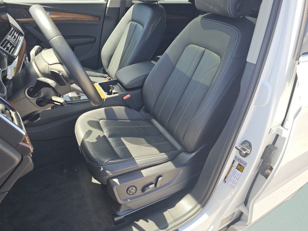 Used 2023 Audi Q5 2.0T Premium w/ Convenience Package AWD/4WD image 6