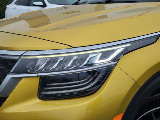 Used 2021 Kia Seltos SX w/ SX Sunroof Package image 10